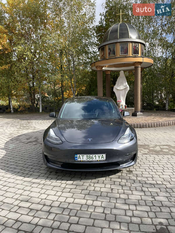 Седан Tesla Model 3 2022 в Івано-Франківську