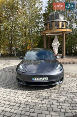 Седан Tesla Model 3 2022 в 