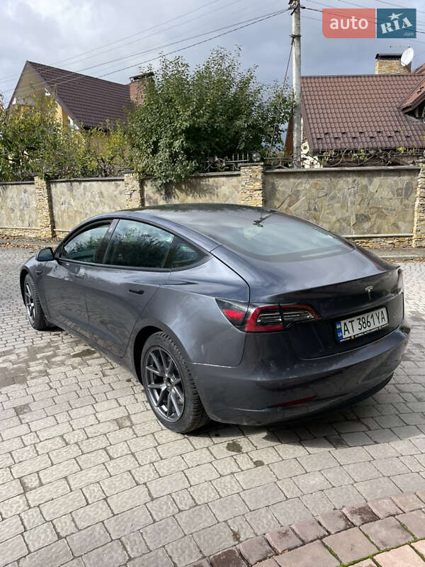 Седан Tesla Model 3 2022 в Івано-Франківську
