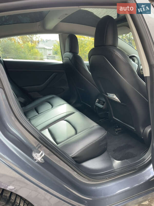 Седан Tesla Model 3 2022 в Івано-Франківську