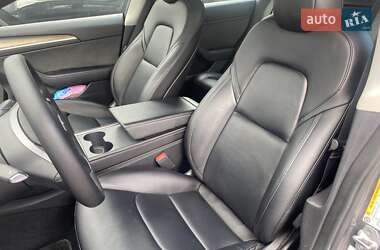 Седан Tesla Model 3 2022 в 