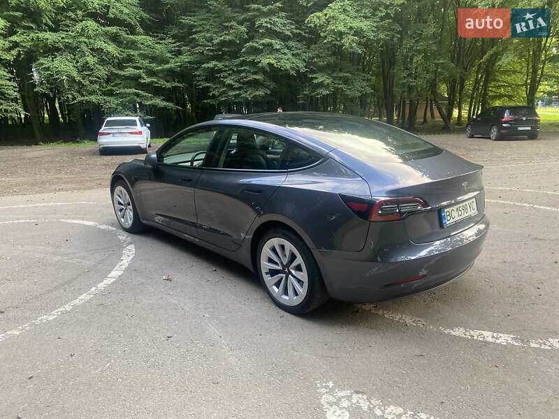 Седан Tesla Model 3 2022 в Львове