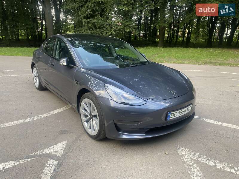 Седан Tesla Model 3 2022 в Львове