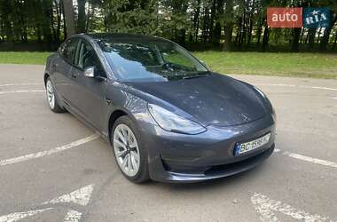 Седан Tesla Model 3 2022 в 