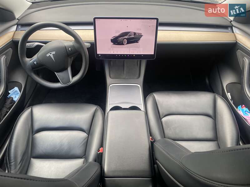 Седан Tesla Model 3 2022 в Львове