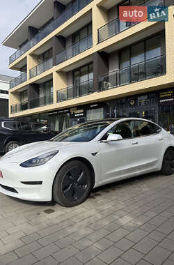 Седан Tesla Model 3 2020 в Ужгороді