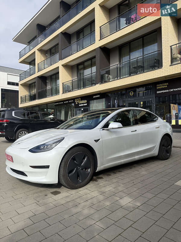 Седан Tesla Model 3 2020 в Ужгороде фото Седан Tesla Model 3 2020 в Ужгороде