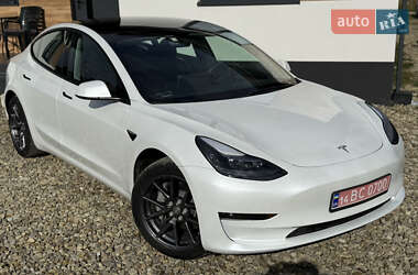 Седан Tesla Model 3 2023 в 