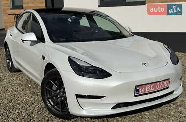 Седан Tesla Model 3 2023 в 
