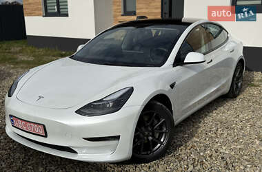 Седан Tesla Model 3 2023 в 