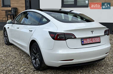 Седан Tesla Model 3 2023 в 