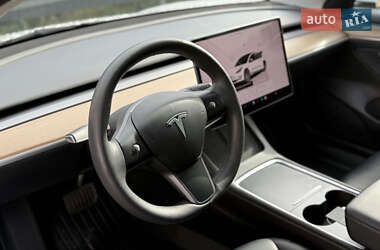 Седан Tesla Model 3 2023 в 