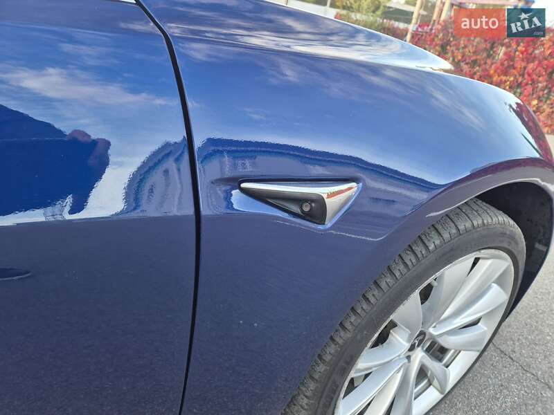 Седан Tesla Model 3 2019 в Киеве