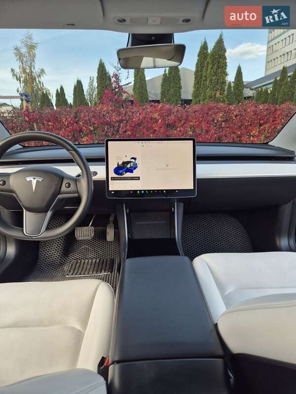 Седан Tesla Model 3 2019 в Киеве