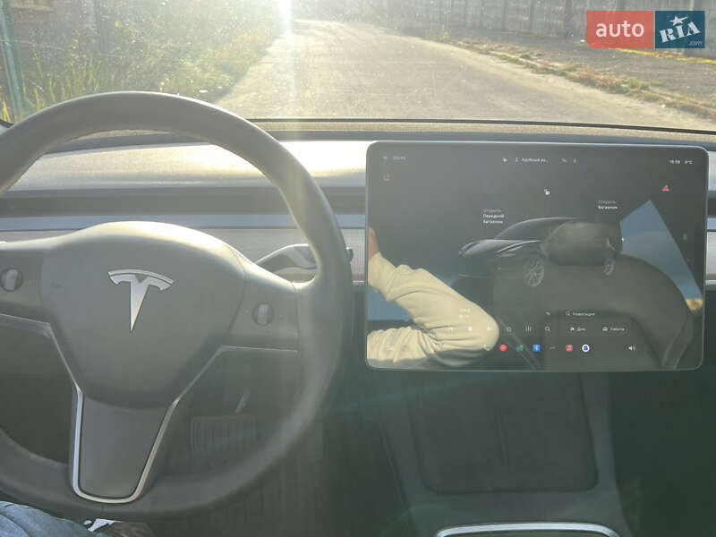 Седан Tesla Model 3 2022 в Києві