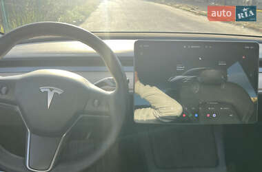 Седан Tesla Model 3 2022 в 