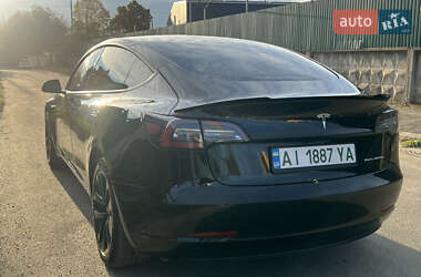 Седан Tesla Model 3 2022 в 