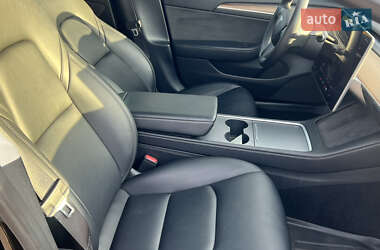 Седан Tesla Model 3 2022 в 