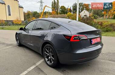 Седан Tesla Model 3 2023 в 