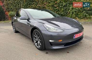 Седан Tesla Model 3 2023 в 