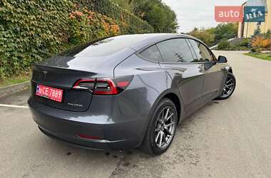 Седан Tesla Model 3 2023 в 