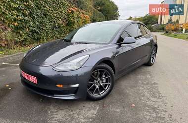Седан Tesla Model 3 2023 в 