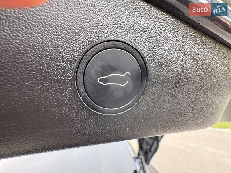 Седан Tesla Model 3 2023 в Киеве