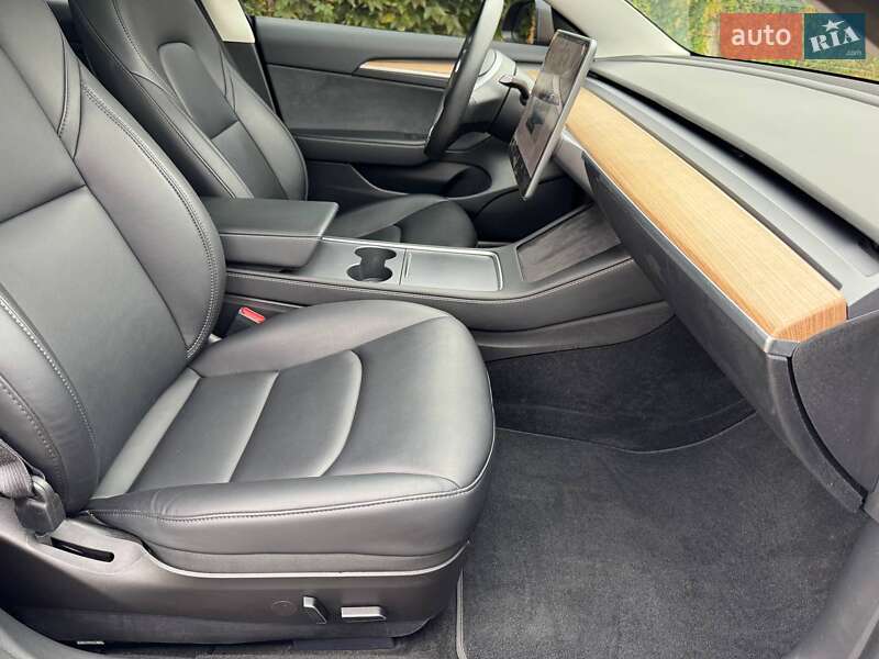 Седан Tesla Model 3 2023 в Киеве