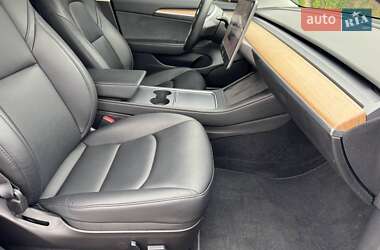 Седан Tesla Model 3 2023 в 