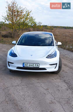Седан Tesla Model 3 2022 в 