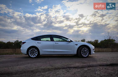 Седан Tesla Model 3 2022 в 