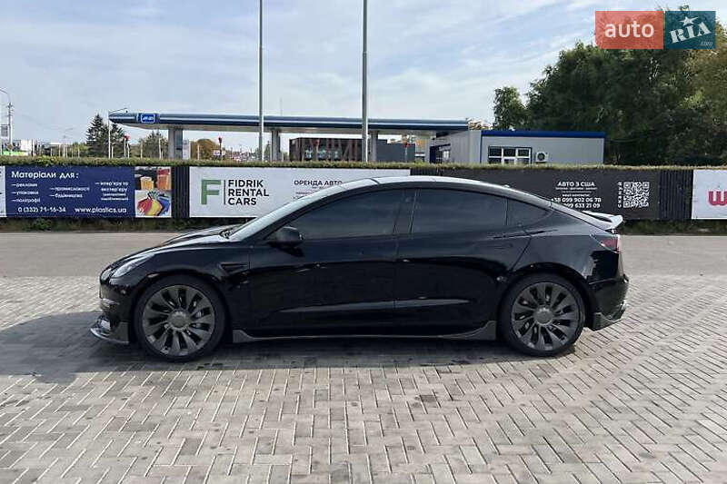 Седан Tesla Model 3 2021 в Львові