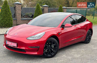 Седан Tesla Model 3 2022 в Киверцах