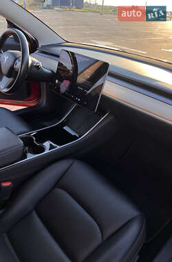 Седан Tesla Model 3 2019 в 