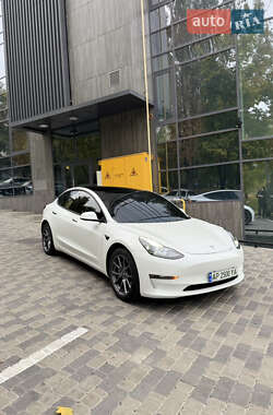 Седан Tesla Model 3 2021 в 