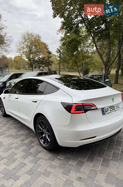 Седан Tesla Model 3 2021 в 