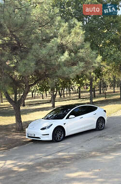 Седан Tesla Model 3 2021 в 
