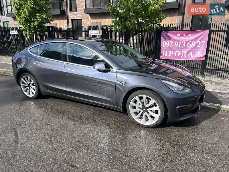 Седан Tesla Model 3 2019 в Буче