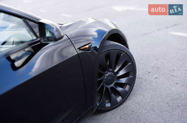 Седан Tesla Model 3 2021 в 