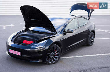 Седан Tesla Model 3 2021 в 