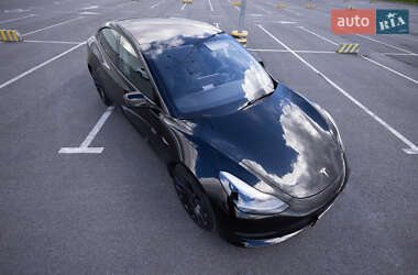 Седан Tesla Model 3 2021 в 