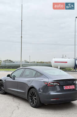 Седан Tesla Model 3 2021 в 