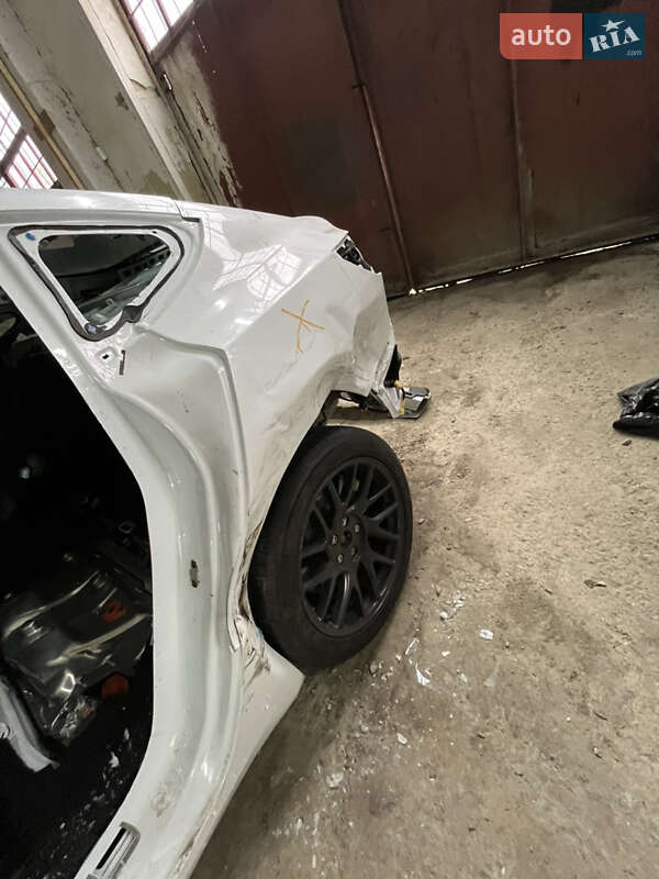 Седан Tesla Model 3 2024 в Львове