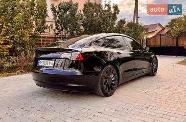 Седан Tesla Model 3 2022 в 