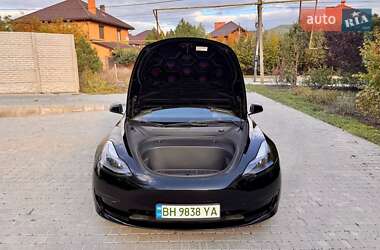 Седан Tesla Model 3 2022 в 