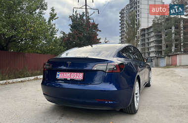 Седан Tesla Model 3 2021 в Киеве