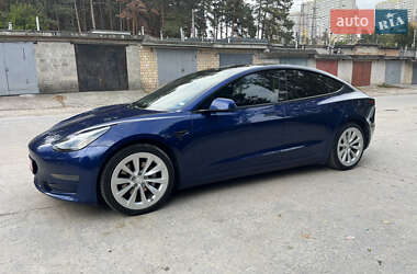 Седан Tesla Model 3 2021 в Киеве