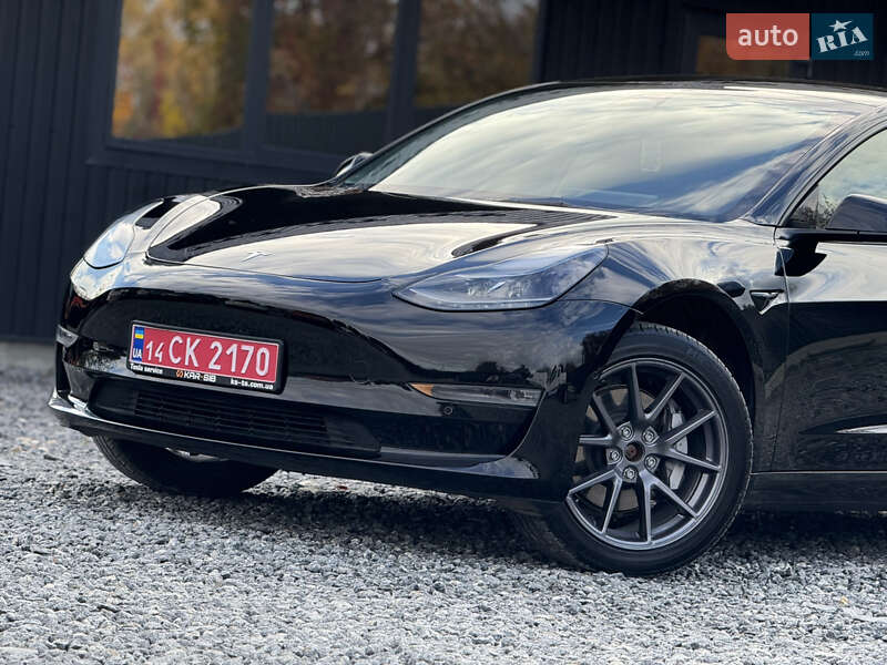 Седан Tesla Model 3 2022 в Дрогобичі