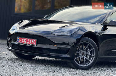 Седан Tesla Model 3 2022 в 