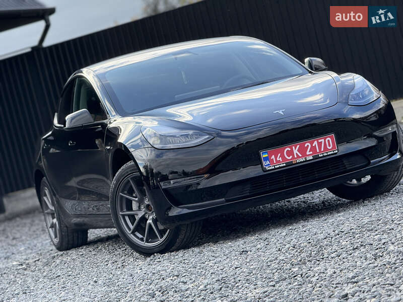 Седан Tesla Model 3 2022 в Дрогобичі